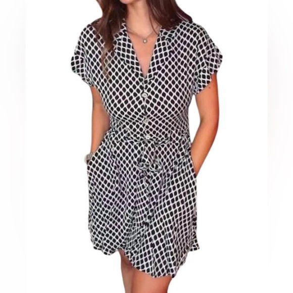 Miou Muse Dresses & Skirts - Miou Muse Chic Black and White Patterned Dress